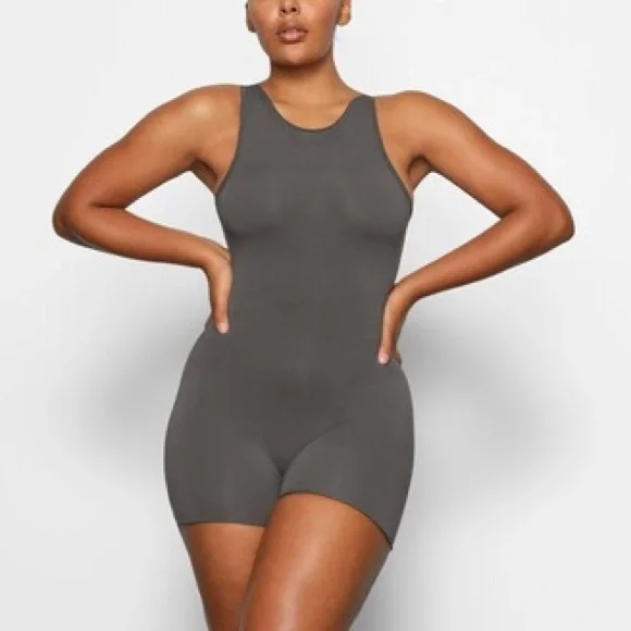 Skims raw edge onesie - Picture 2 of 3